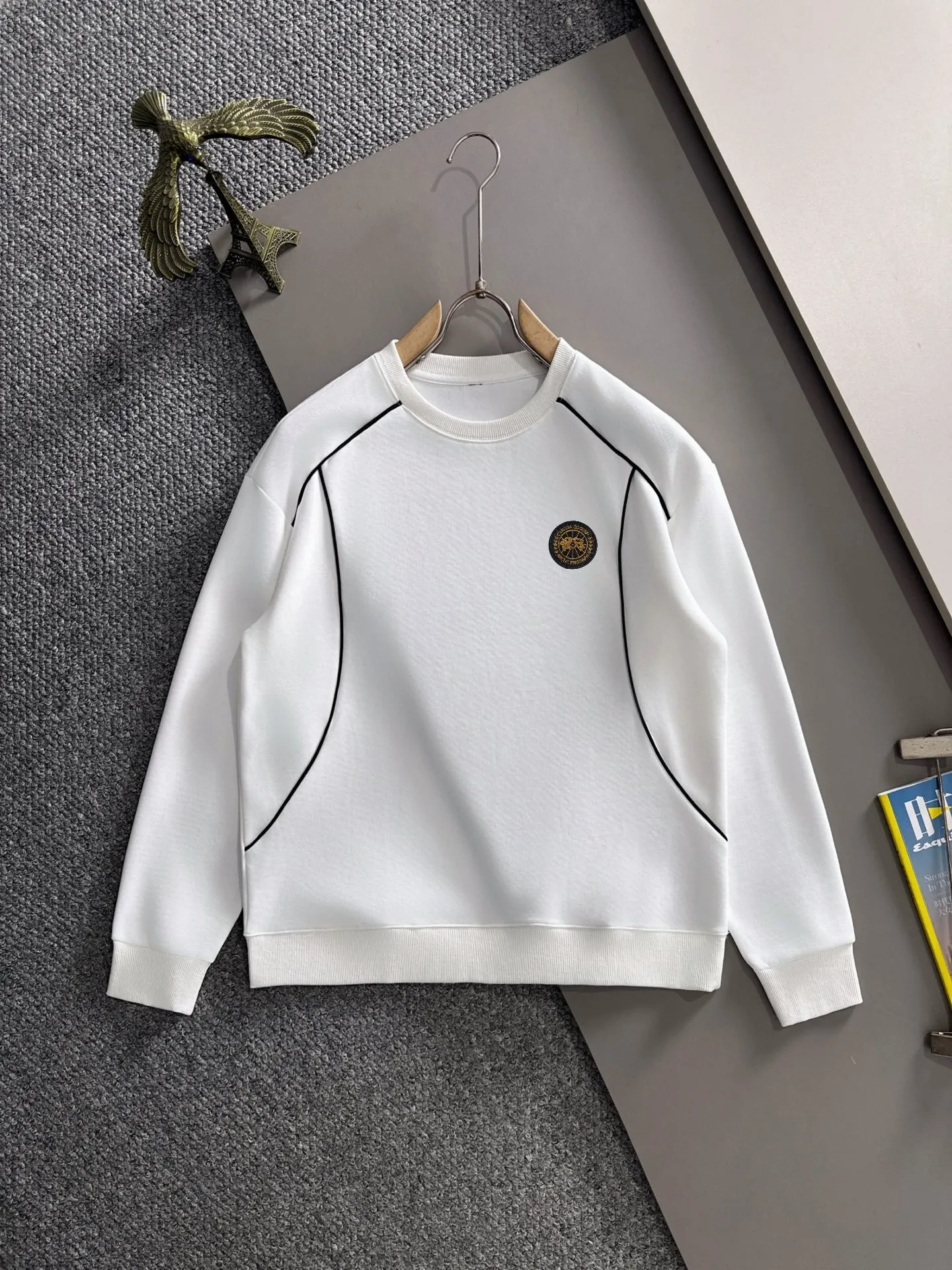 P360 Big Goose is the exclusive first release of 25ss new autumn and winter round neck long-sleeved sweatshirts for men and women. Many celebrities share the same style. Craftsmanship that cannot be copied by ordinary small workshops. We are not afraid of any challenges in terms of materials, detail restoration and craftsmanship, just to provide you with wonderful products. Compare the top original versions at will. No expense is spared just to do better. Unique imported fabric feel. Purely imported German machine production. Precision operation. Thousands of needles density. Full set of new accessories with three standards for simultaneous customization. The upper body is versatile and fashionable. A perfect choice for autumn and winter. A must-have item. Size chart: m-4XL (Please state your height and weight when placing an order.